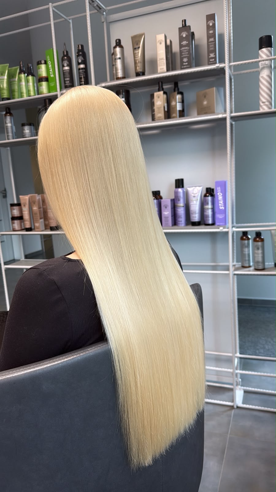 Ilgi šviesūs blondo plaukai